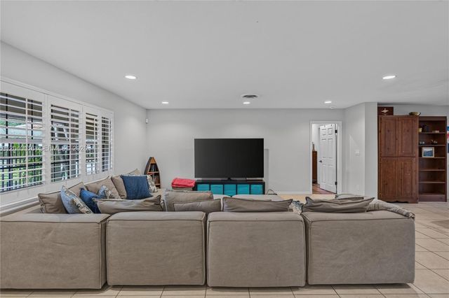 5300 Fillmore St, Hollywood, FL 33021