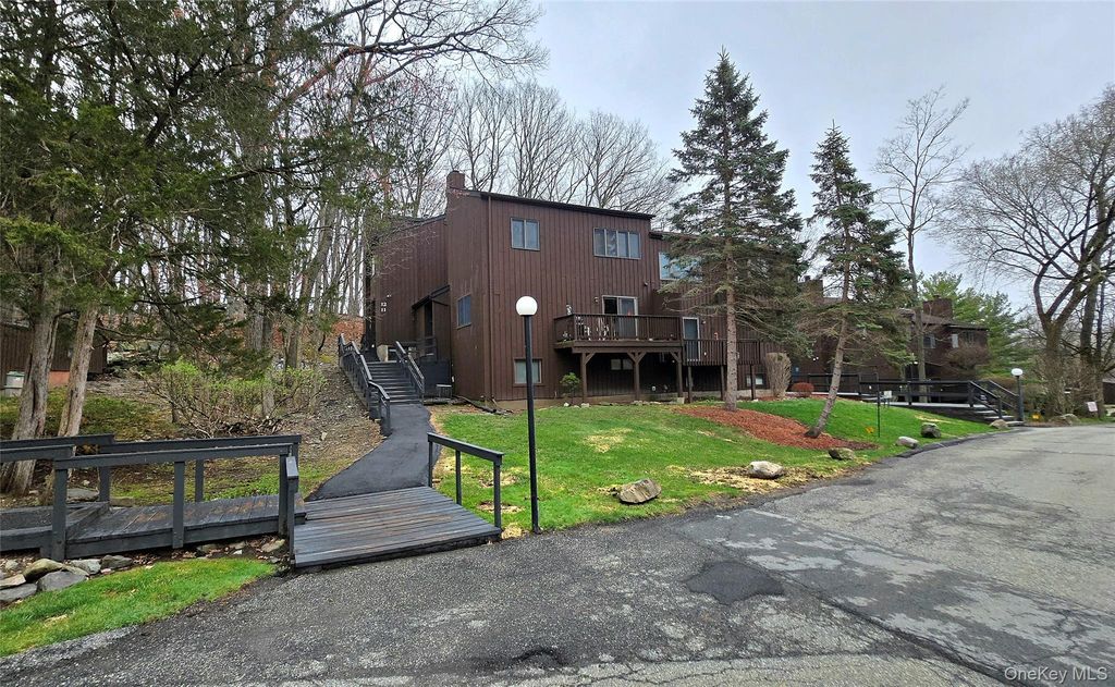 12 Redwood Drive, Highland Mills, NY 10930