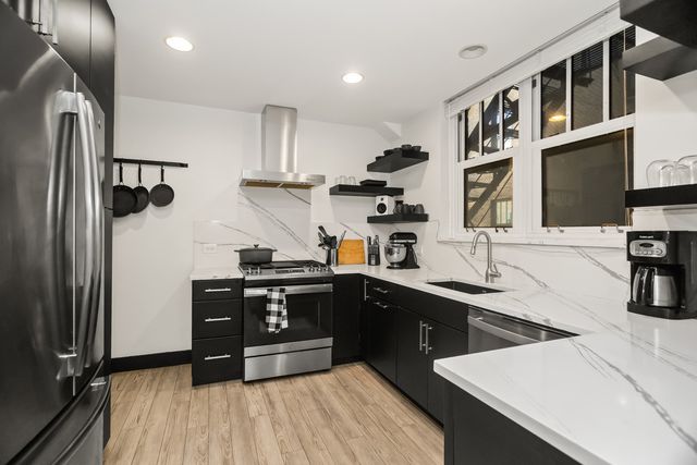 3300 N Lake Shore Drive 8D, Chicago, IL 60657