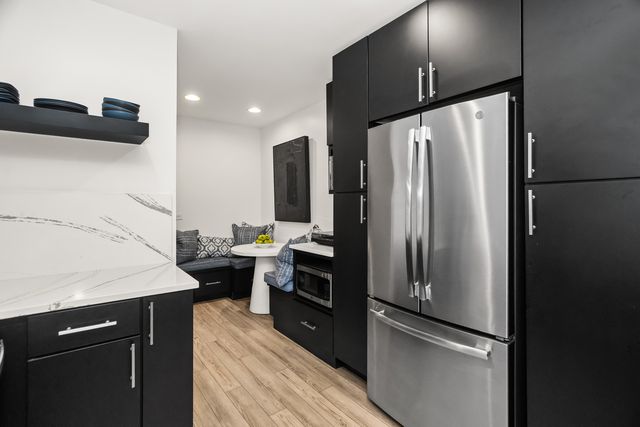 3300 N Lake Shore Drive 8D, Chicago, IL 60657