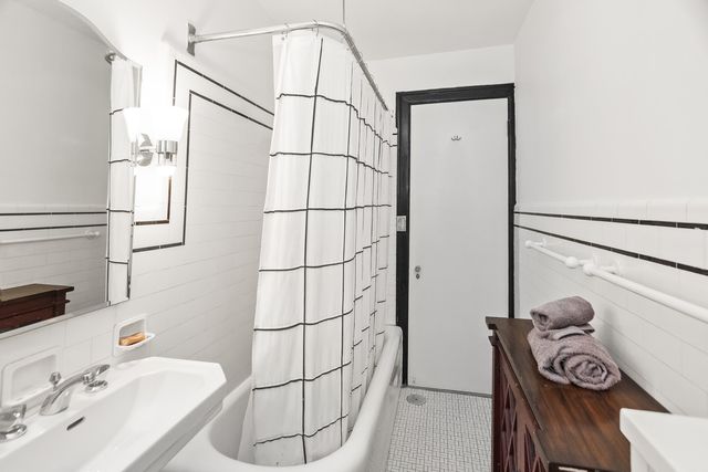 3300 N Lake Shore Drive 8D, Chicago, IL 60657