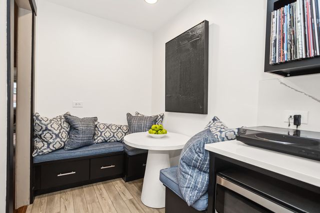 3300 N Lake Shore Drive 8D, Chicago, IL 60657