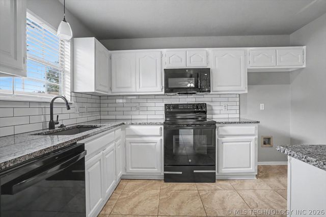 11245 S Nandina Avenue, Jenks, OK 74037
