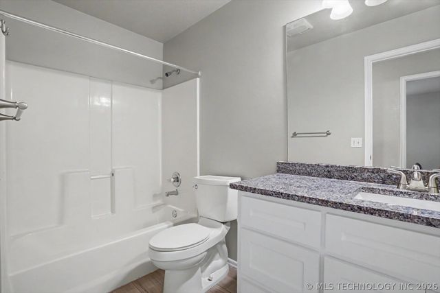 11245 S Nandina Avenue, Jenks, OK 74037
