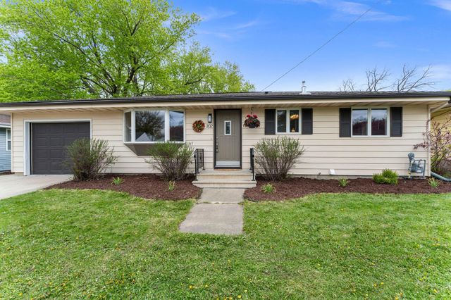302 5th Avenue NW, Dodge Center, MN 55927