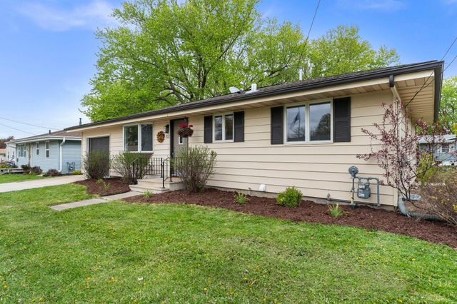 302 5th Avenue NW, Dodge Center, MN 55927