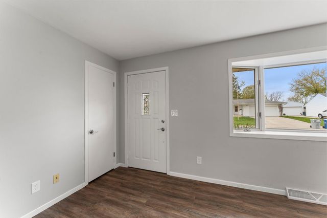 302 5th Avenue NW, Dodge Center, MN 55927