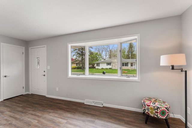 302 5th Avenue NW, Dodge Center, MN 55927