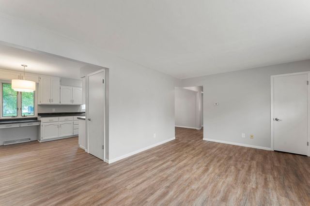 302 5th Avenue NW, Dodge Center, MN 55927