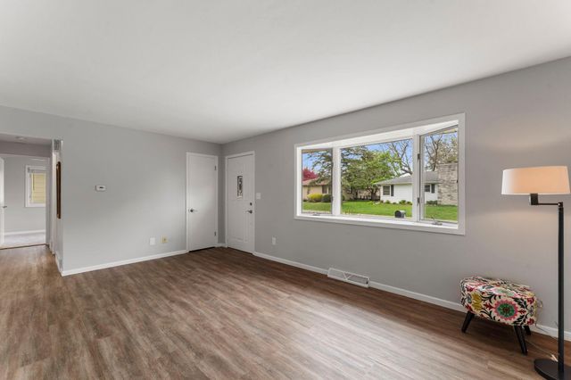 302 5th Avenue NW, Dodge Center, MN 55927