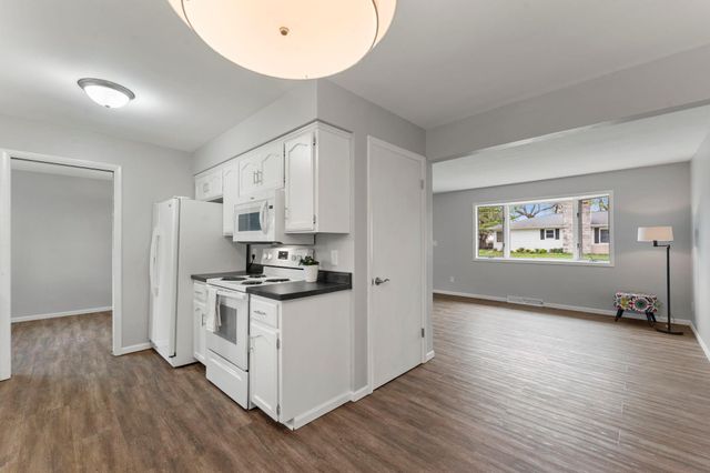 302 5th Avenue NW, Dodge Center, MN 55927