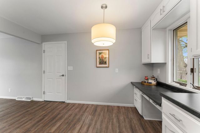302 5th Avenue NW, Dodge Center, MN 55927