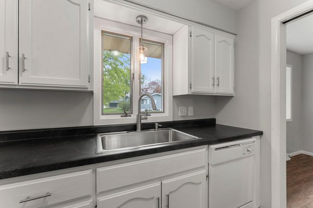 302 5th Avenue NW, Dodge Center, MN 55927