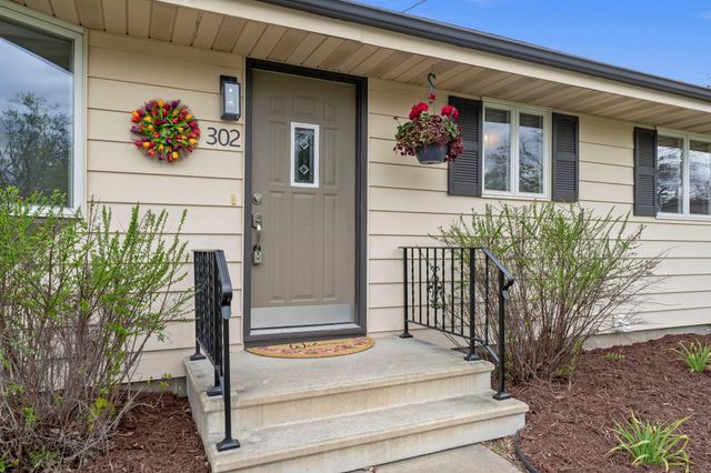 302 5th Avenue NW, Dodge Center, MN 55927
