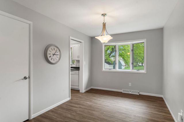 302 5th Avenue NW, Dodge Center, MN 55927