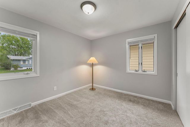 302 5th Avenue NW, Dodge Center, MN 55927