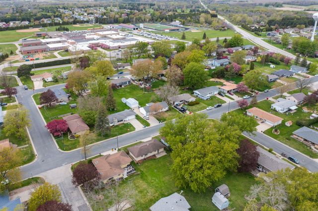 302 5th Avenue NW, Dodge Center, MN 55927