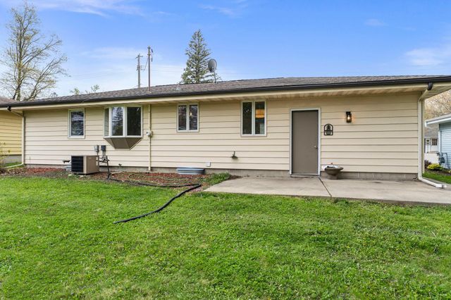 302 5th Avenue NW, Dodge Center, MN 55927
