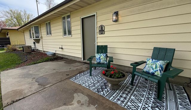 302 5th Avenue NW, Dodge Center, MN 55927