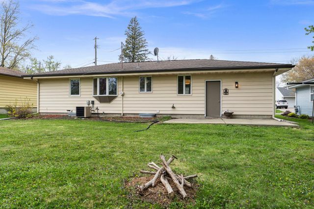302 5th Avenue NW, Dodge Center, MN 55927