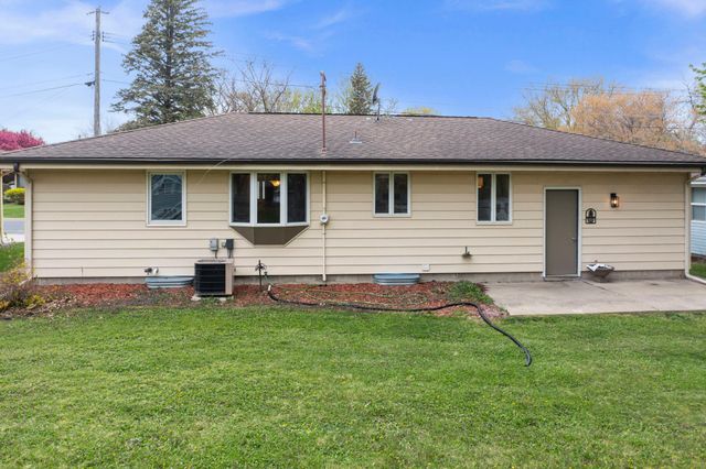 302 5th Avenue NW, Dodge Center, MN 55927