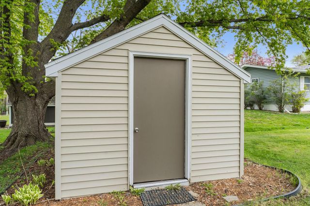 302 5th Avenue NW, Dodge Center, MN 55927
