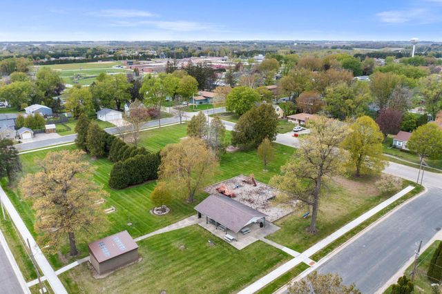 302 5th Avenue NW, Dodge Center, MN 55927