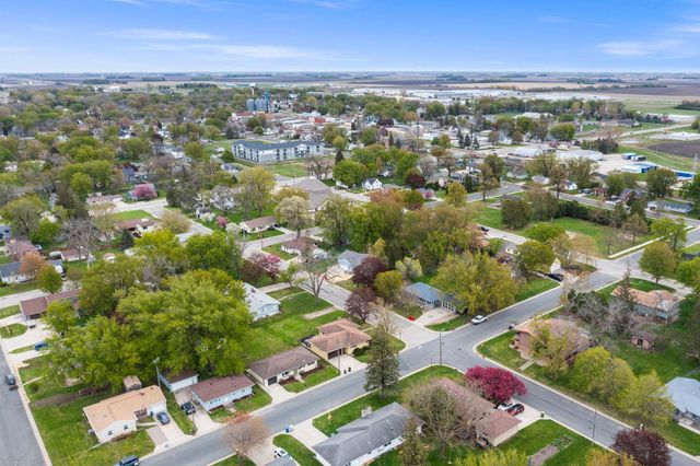 302 5th Avenue NW, Dodge Center, MN 55927