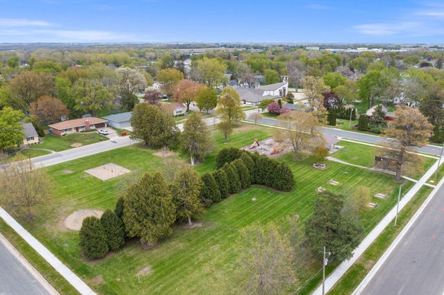 302 5th Avenue NW, Dodge Center, MN 55927