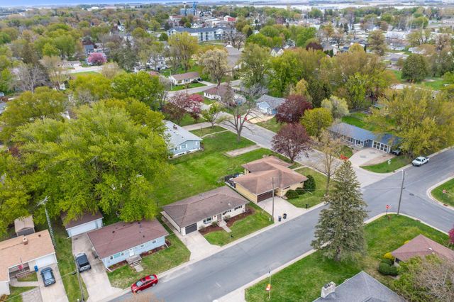 302 5th Avenue NW, Dodge Center, MN 55927
