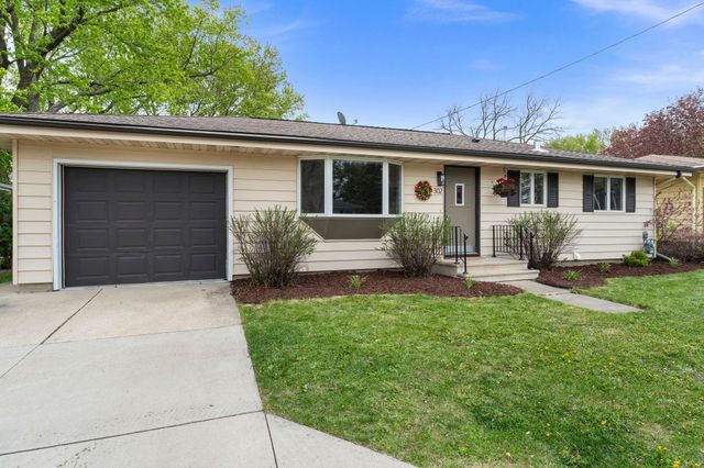 302 5th Avenue NW, Dodge Center, MN 55927
