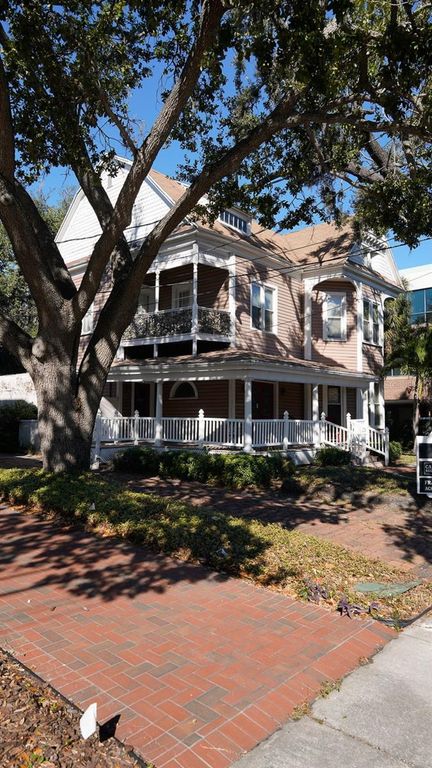 Image 16 of property listing at 333 S PLANT AVENUE, Tampa, FL 33606