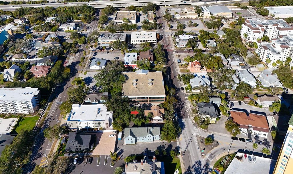 Image 22 of property listing at 333 S PLANT AVENUE, Tampa, FL 33606