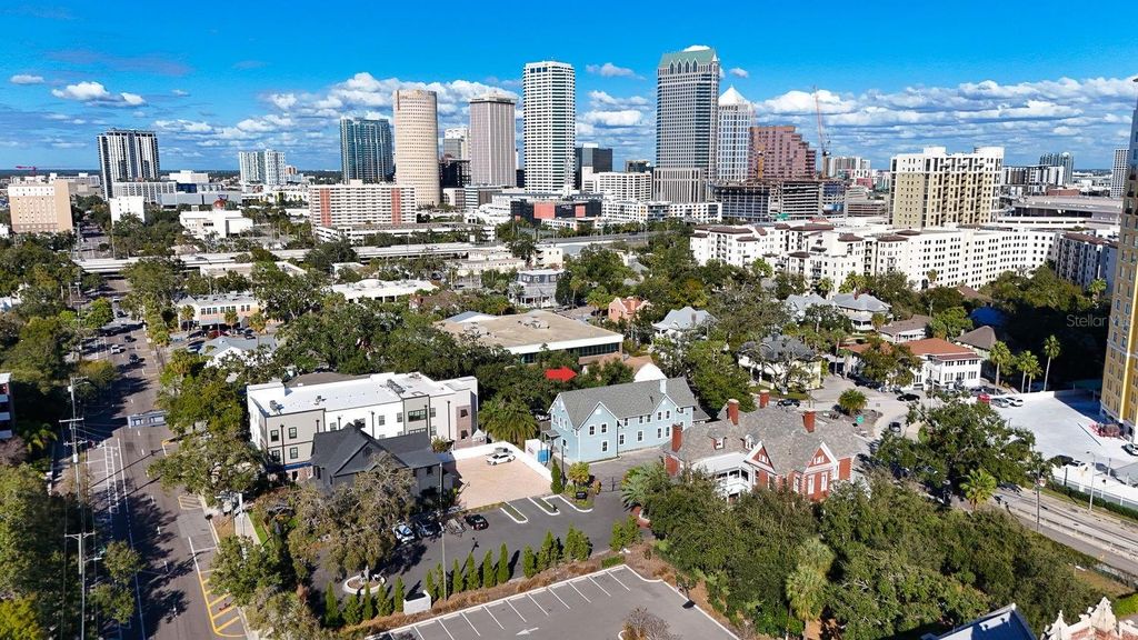 Image 24 of property listing at 333 S PLANT AVENUE, Tampa, FL 33606