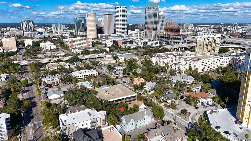 Image 25 of property listing at 333 S PLANT AVENUE, Tampa, FL 33606