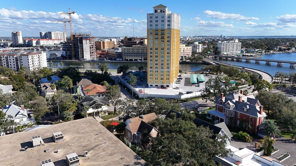 Image 26 of property listing at 333 S PLANT AVENUE, Tampa, FL 33606