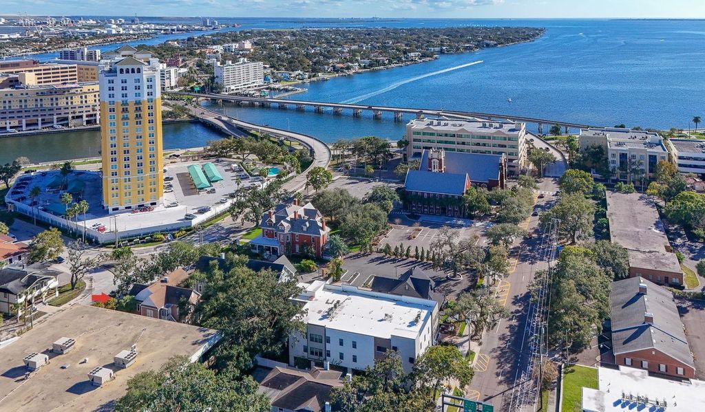 Image 28 of property listing at 333 S PLANT AVENUE, Tampa, FL 33606