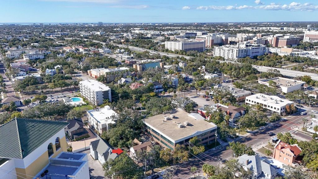 Image 29 of property listing at 333 S PLANT AVENUE, Tampa, FL 33606