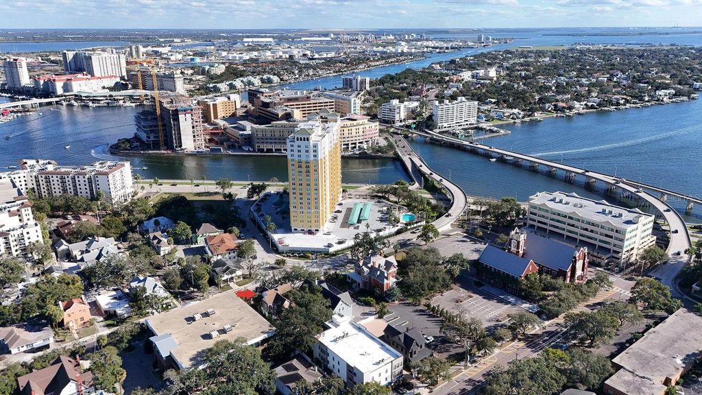 Image 31 of property listing at 333 S PLANT AVENUE, Tampa, FL 33606