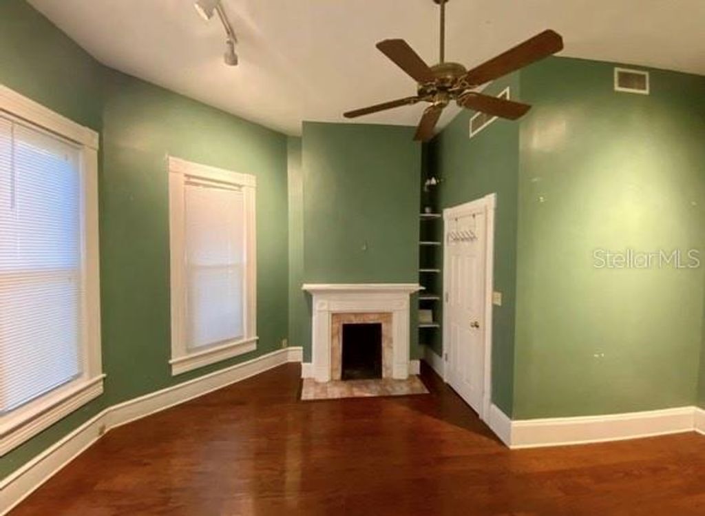 Image 33 of property listing at 333 S PLANT AVENUE, Tampa, FL 33606