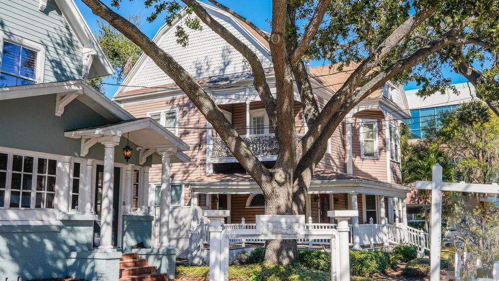 Image 6 of property listing at 333 S PLANT AVENUE, Tampa, FL 33606