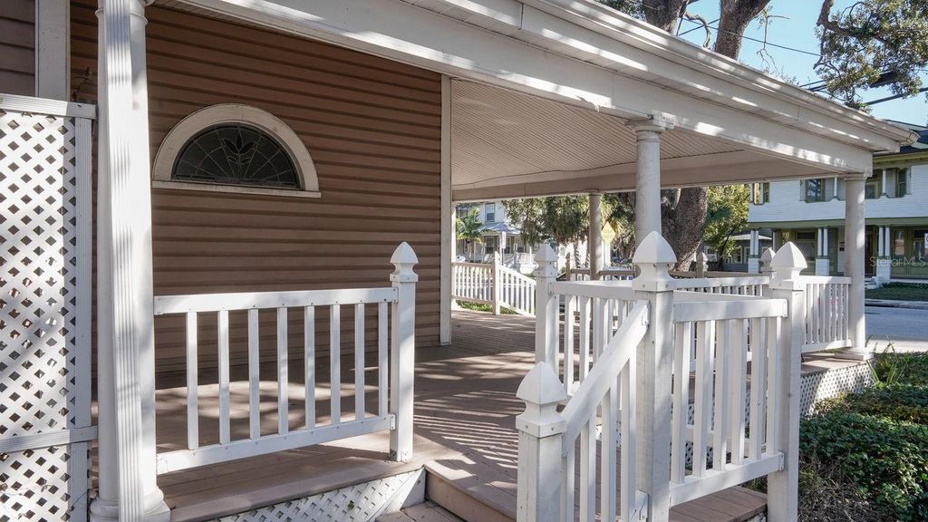 Image 9 of property listing at 333 S PLANT AVENUE, Tampa, FL 33606