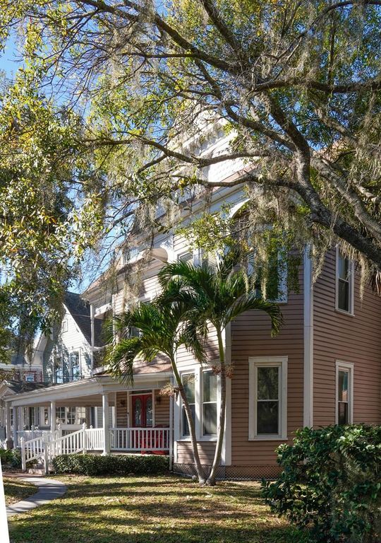 Image 10 of property listing at 333 S PLANT AVENUE, Tampa, FL 33606