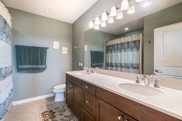 120 N Northwest Highway 506, Park Ridge, IL 60068