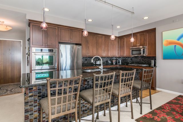 120 N Northwest Highway 506, Park Ridge, IL 60068