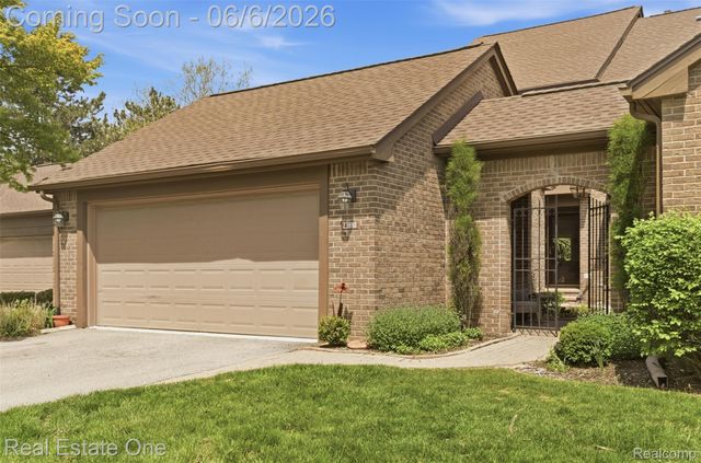 23910 Trailwood Court 82, Bingham Farms Village, MI 48025