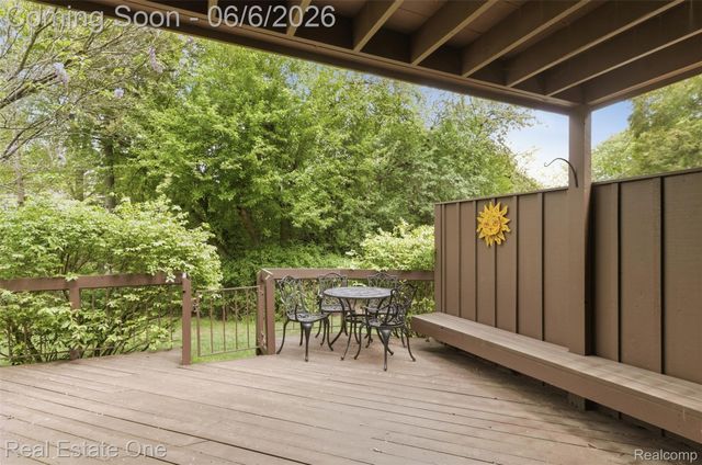 23910 Trailwood Court 82, Bingham Farms Village, MI 48025