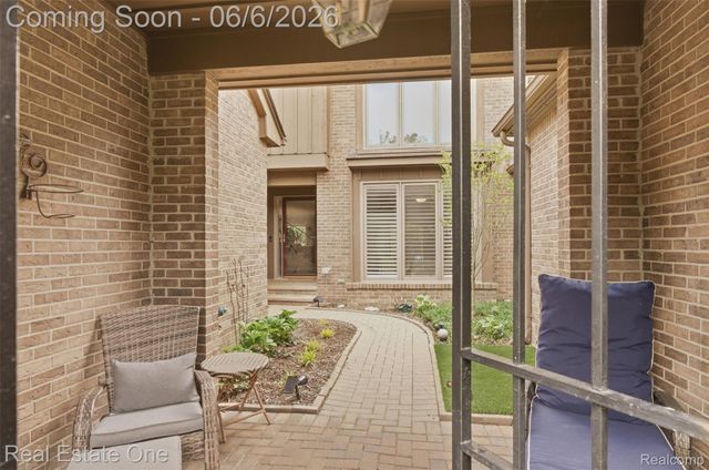 23910 Trailwood Court 82, Bingham Farms Village, MI 48025