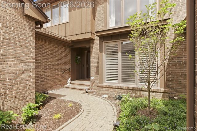 23910 Trailwood Court 82, Bingham Farms Village, MI 48025