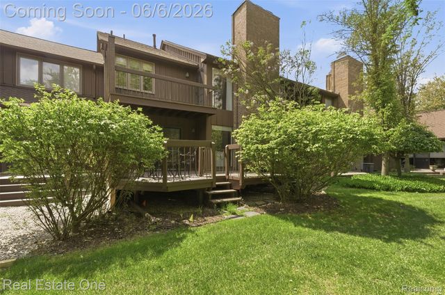 23910 Trailwood Court 82, Bingham Farms Village, MI 48025